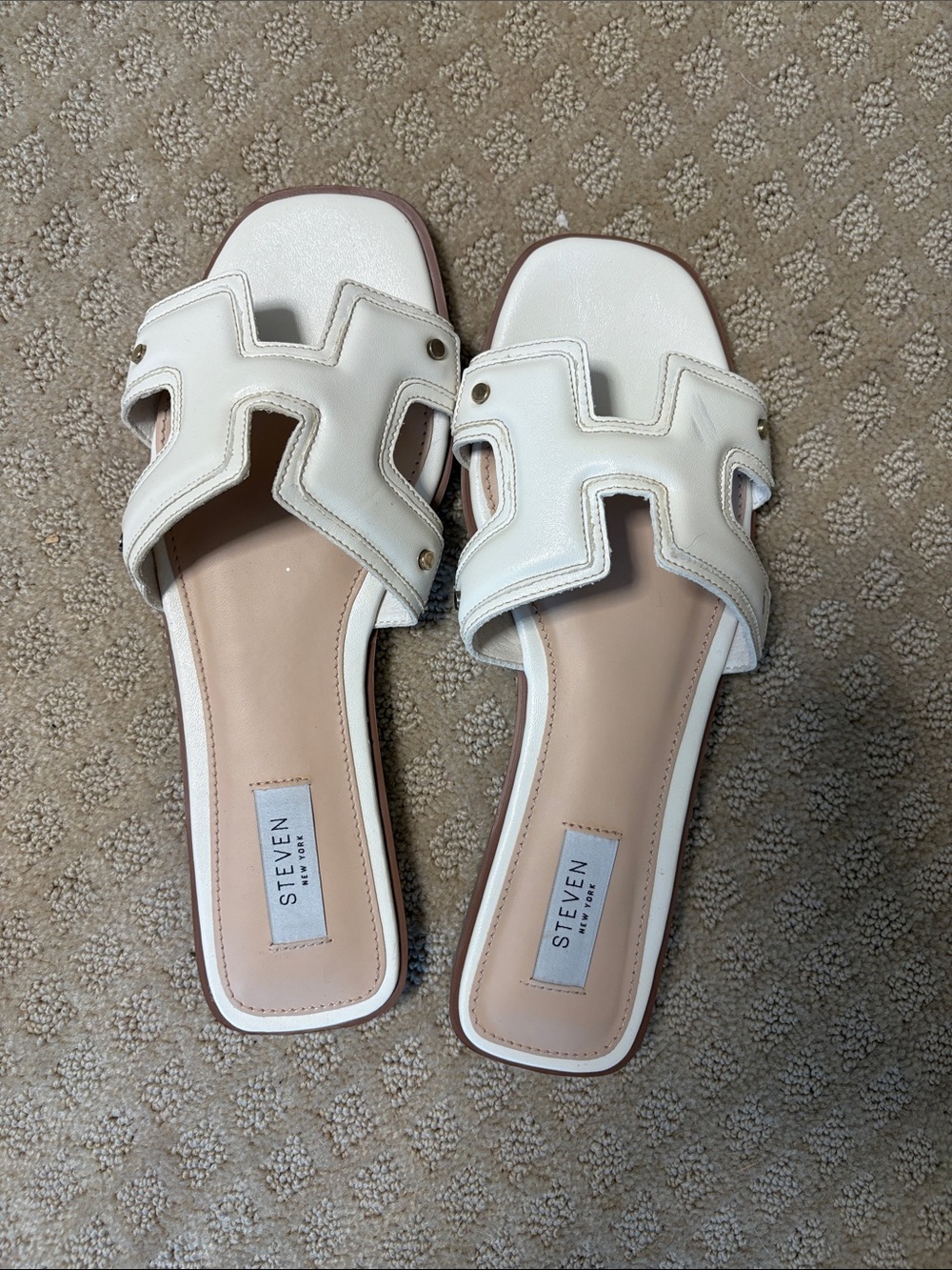 Classic style summer sandals, white size 9